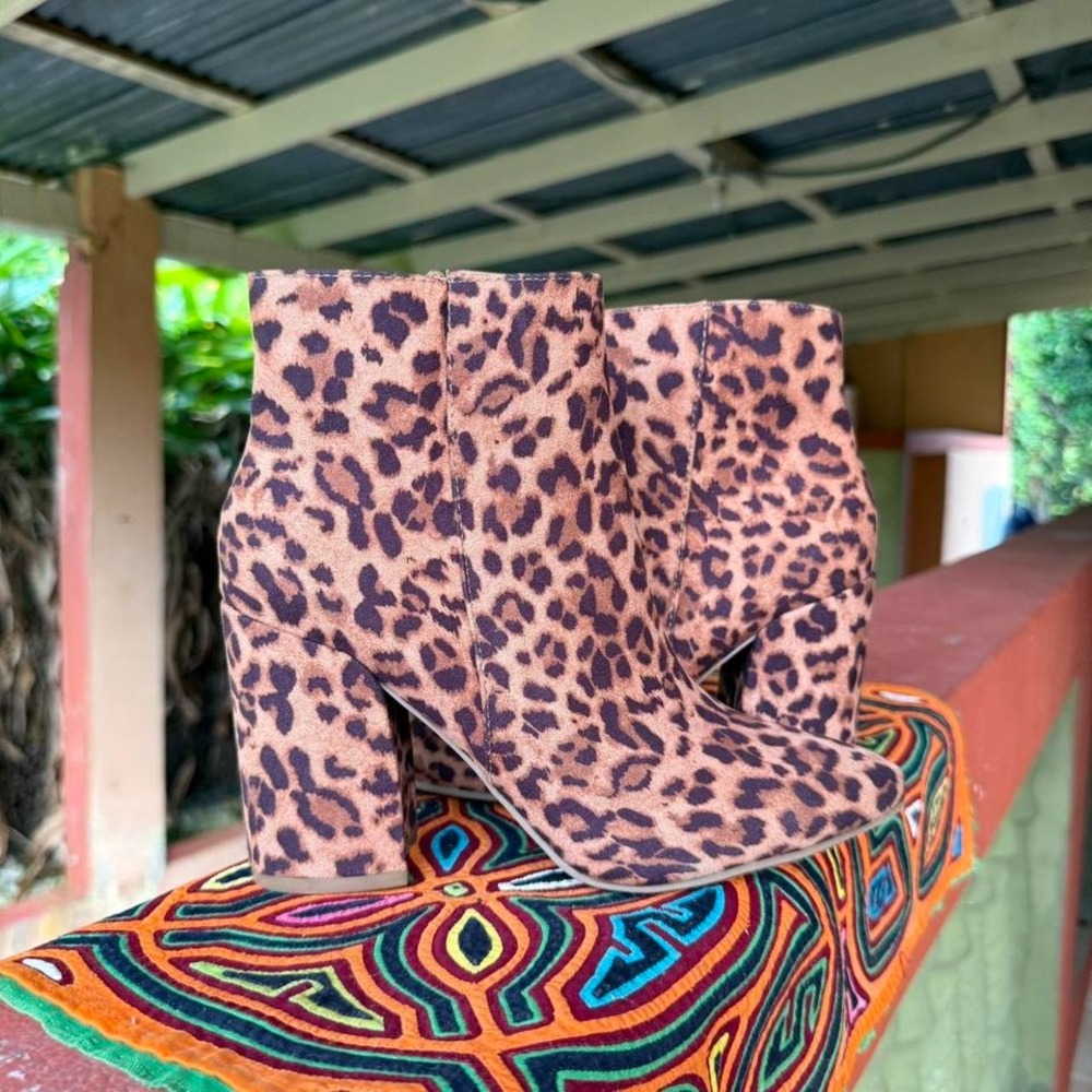 Sugar Evvie‎ Leopard Print Ankle Boots Womens 7.5 Block Heel Pull On Festival